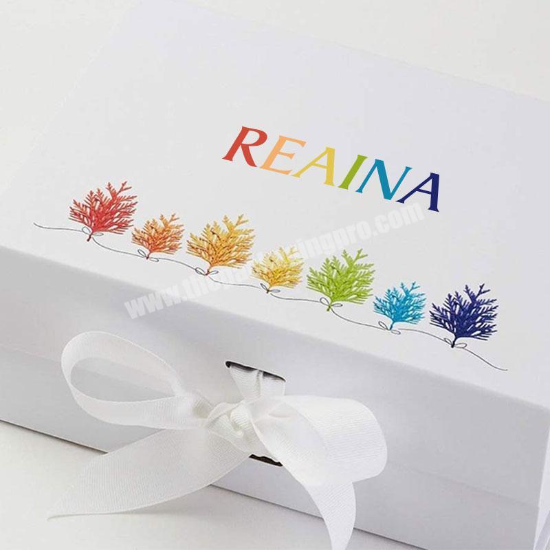 Custom Logo White Closure Cardboard Coated Foldable Apparel Gift Boxes With Magnetic Lid