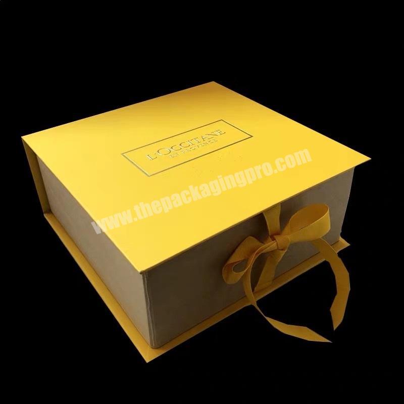 Custom design folded cardboard magnetic flat yellow paper clothing packaging mailing box