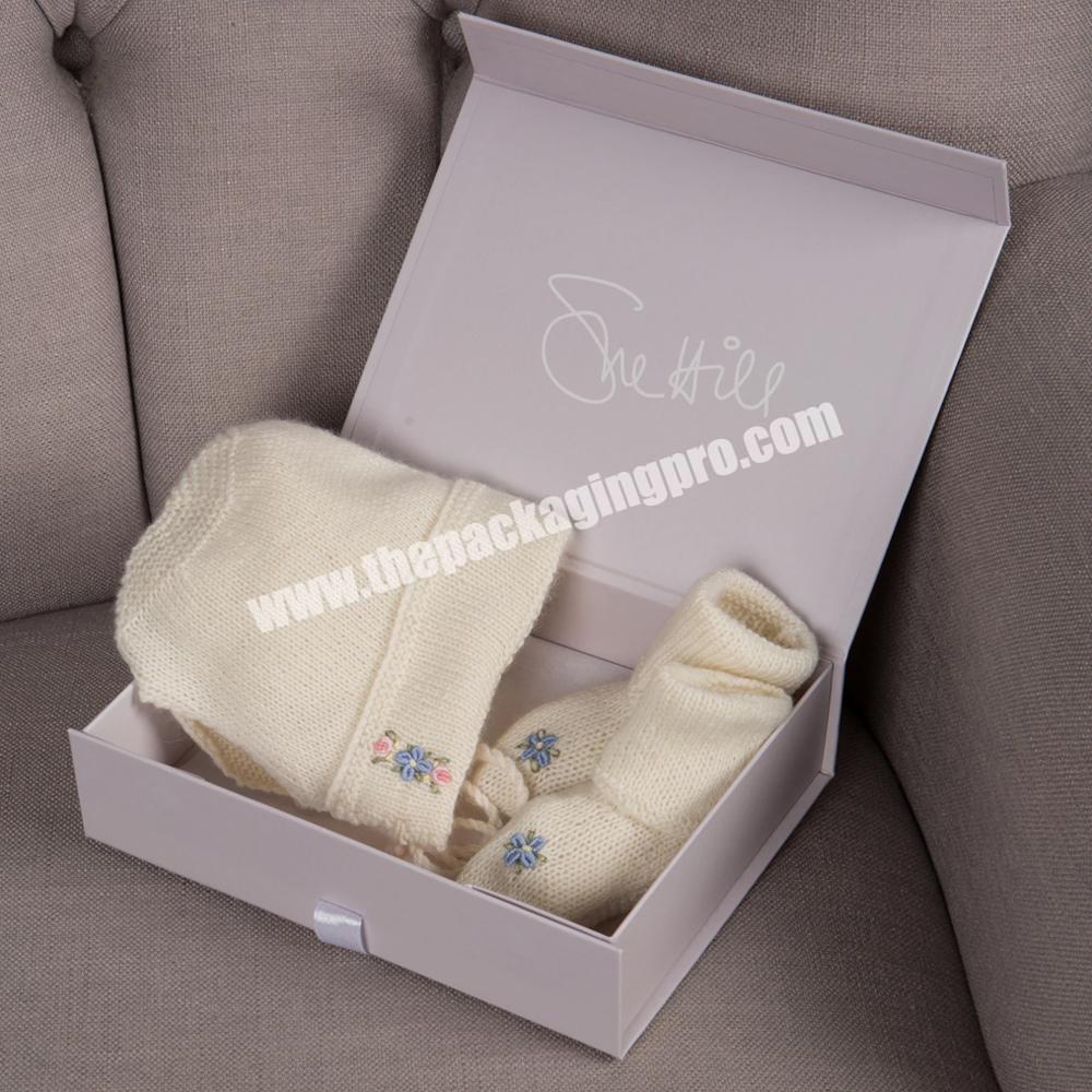 Custom design luxury packaging gift box magnetic flap paper ribbon foldable magnetic box packaging small magnetic gift box