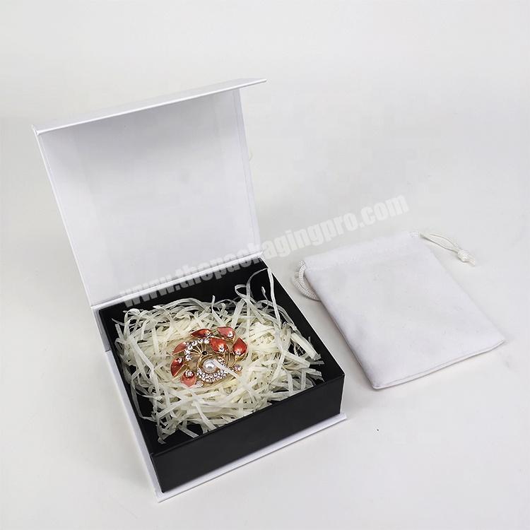 Custom jewellery gift velvet interior  pendant magnet gift box for brooch with logo