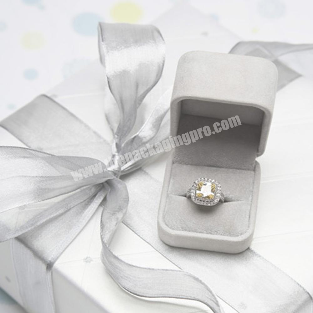 Custom logo luxury travel velvet round jewellery pendant ring box packaging circle flower gift necklace ring jewelry velvet box