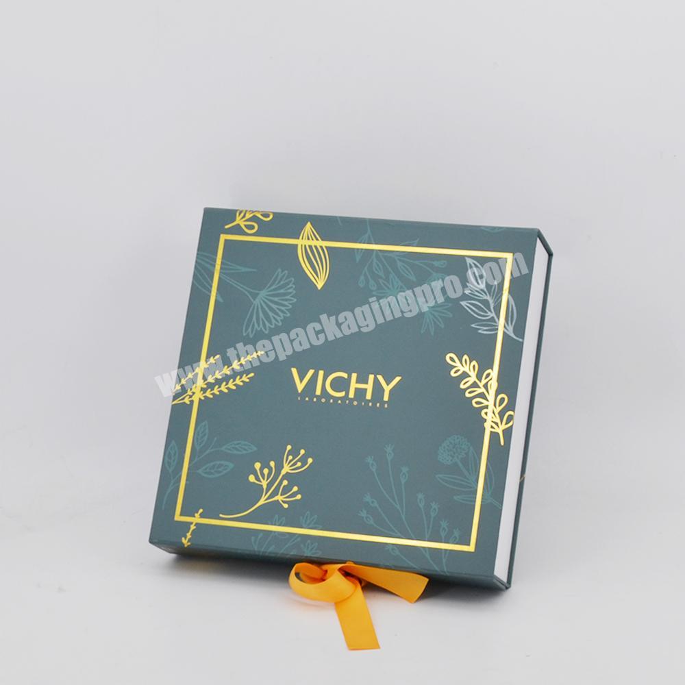 Custom printing shiny logo kraft foldable small clothing gift packaging box luxury magnetic gift box with ribbon