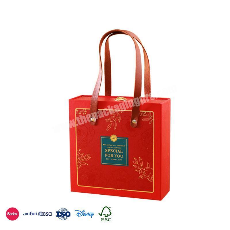 Factory Direct High Quality Red with bronzing lettering logo leather hand strap rich in size wedding gift box