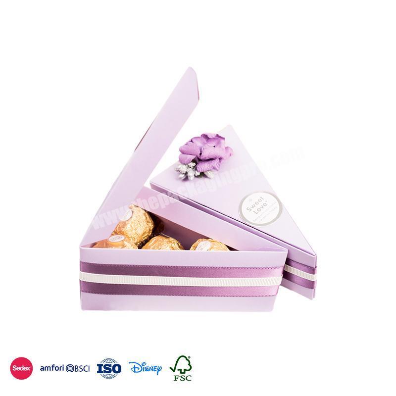 Factory Direct Selling spot Purple triangle romantic design with petal embellishment wedding favor candy box