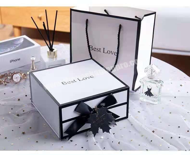 Fashion Send Friends Beautifully Paper Luxury Gift Box  With Ribbon Closure