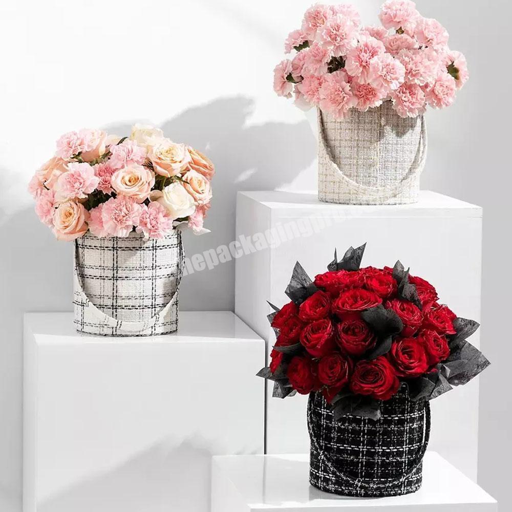Luxury Creative fabric laminated round rose flower arrangement hug bucket gift packaging box with handle custom logo flower box