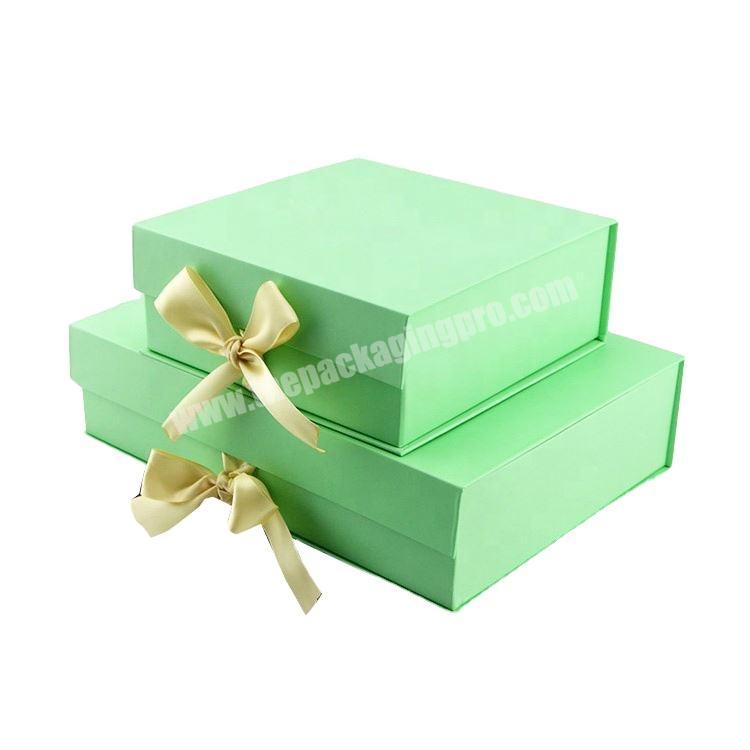 Luxury Custom High-grade Coated Paper Printed Bright Green Glossy Lamination Handling Cardboard Gift Box