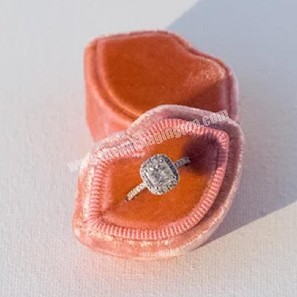 Luxury Personalized Velvet Jewelry Ring Box Custom Wedding Engagement Jewelry Ring Box Wedding Jewelry Velvet Lip Shape Ring Box