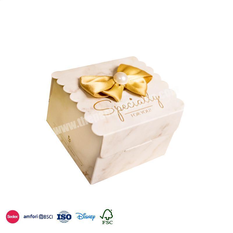 Most Selling Products spot Small flip type with bow decoration with simple bronzing font candy wedding box