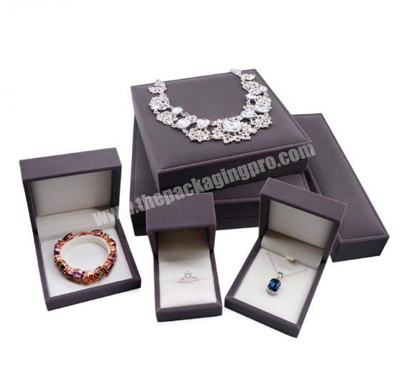 Custom Classical Luxury Velvet Jewelry Plastic Box for Mens Jewelry Packaging Necklace Bracelet Box Ring Pendant