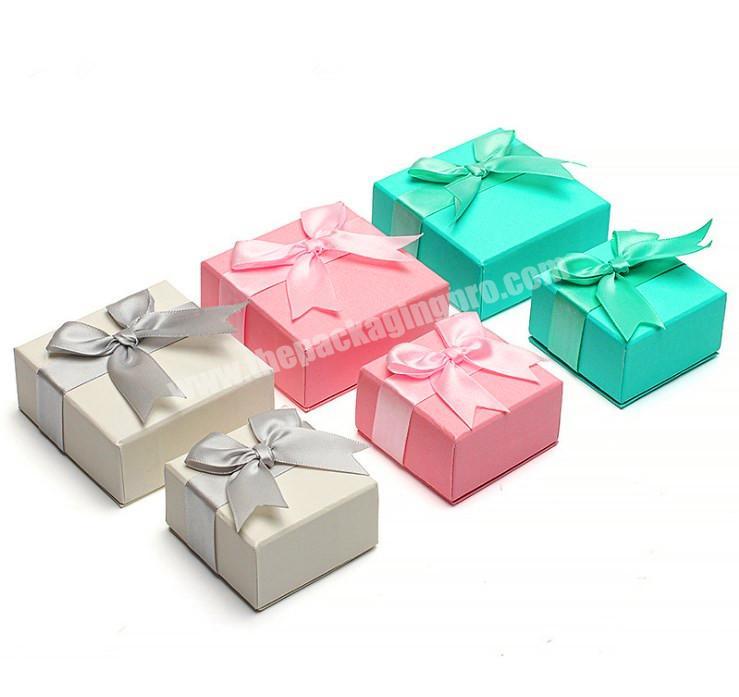 Custom Logo Jewelry Box Packaging Eco Friendly Green Leatherette Paper Jewelry Boxes with Ribbon