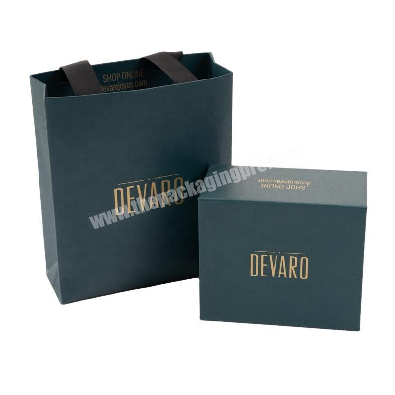 High quality Magnetic box hard cardboard paper custom packing luxury clamshell with magnetic lid closure gift box with bags