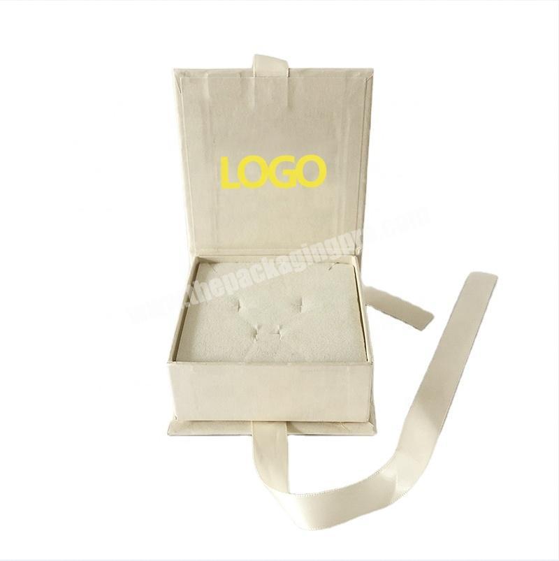 Luxury Art Paper Jewelry Packaging Boxes Custom Beige Magnetic Necklace Box Packaging Jewelry