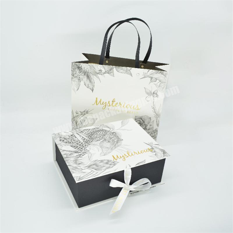 Wholesale Fancy White Paper Boxes & Bags Clothes Packaging Paper Boxes for Clothes