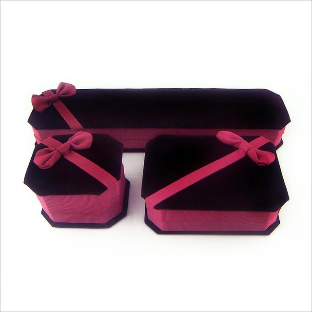 Wholesale Hgh-end Jewelry Box Flannel Packaging Pendant Necklack Bracelet Bangle Gift Box Dark Red and Red