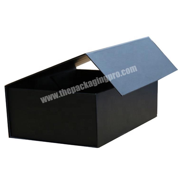 Beautiful custom cardboard gift box with magnet closure