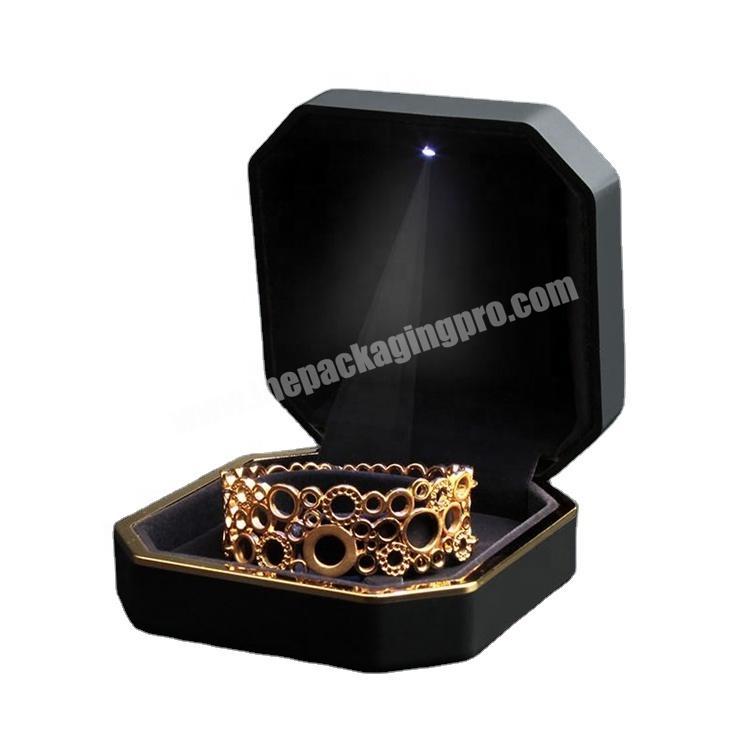 Beheart Low Moq Led Light Black Rectangle Bangle Package Rubber Paint Jewelry Box Stuffing Modern Luxury Girls Box