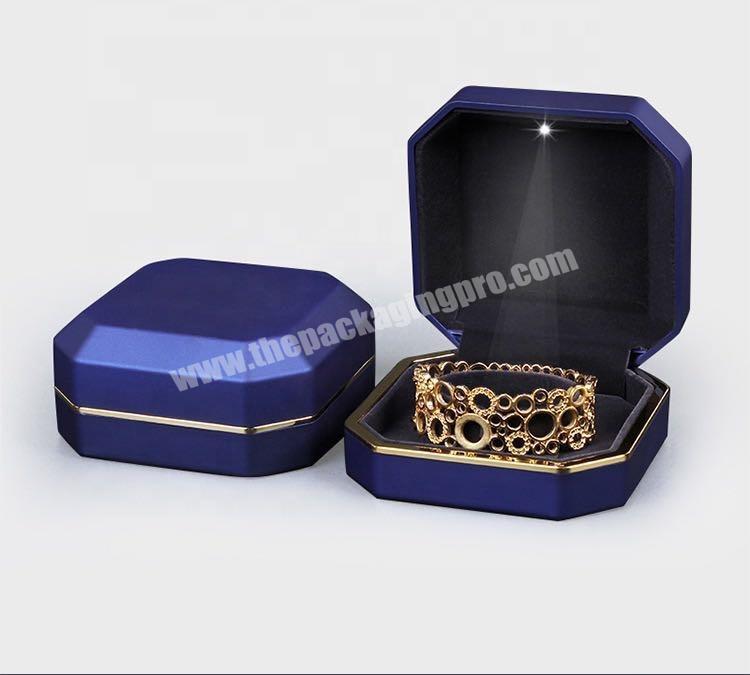 Beheart Low Moq Led Light Blue Rectangle Bangle Package Rubber Paint Jewelry Box Stuffing Modern Luxury Girls Box