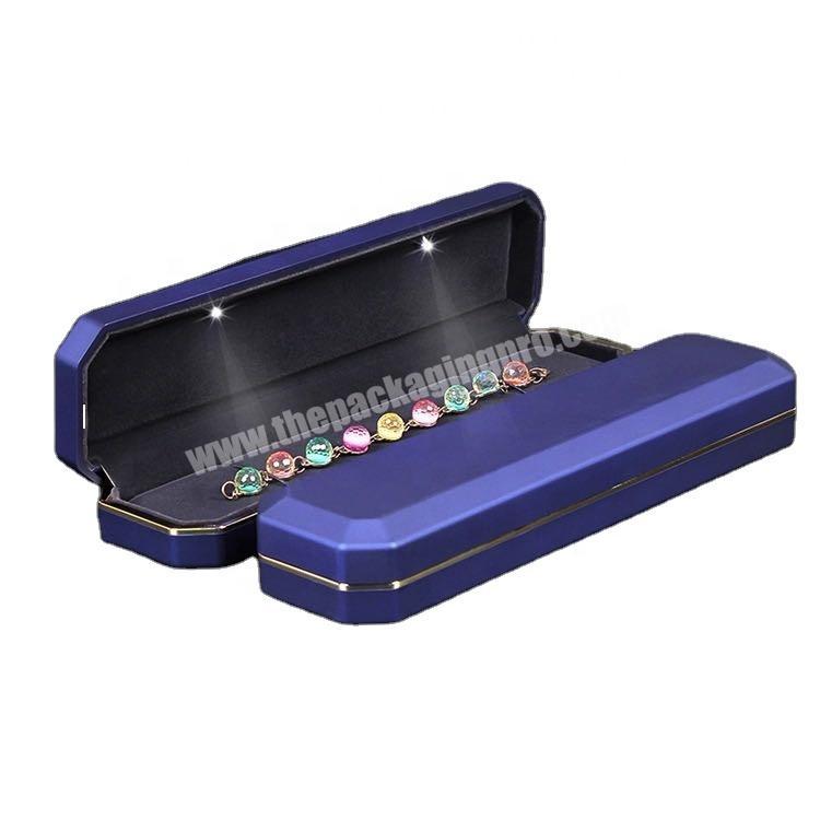 Beheart Low Moq Led Light Modern Blue Rectangle Bracelet Package Rubber Paint Jewelry Box Stuffing Luxury Girls Box
