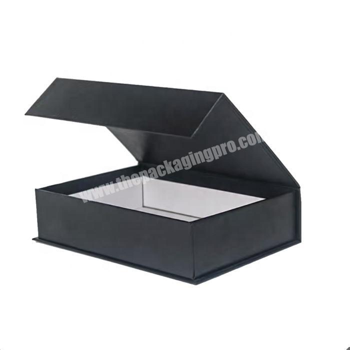 Black glossy paper packaging magnetic gift box in small size