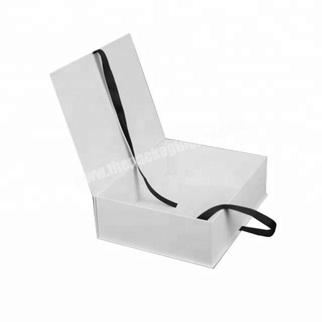 cardboard luxury white magnetic gift geschenk box with ribbon closure