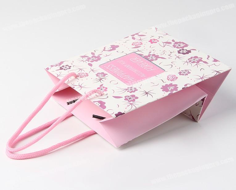 Cheap recycled paper gift bag packaging for garment factory.