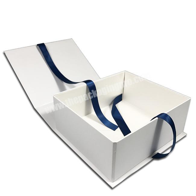 China Custom Logo Luxury Cardboard Magnetic Folding Gift Box