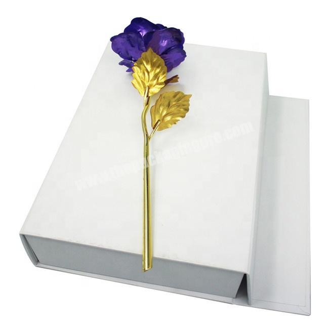 China Custom Magnetic Closure Gift Box White Jewelry Box