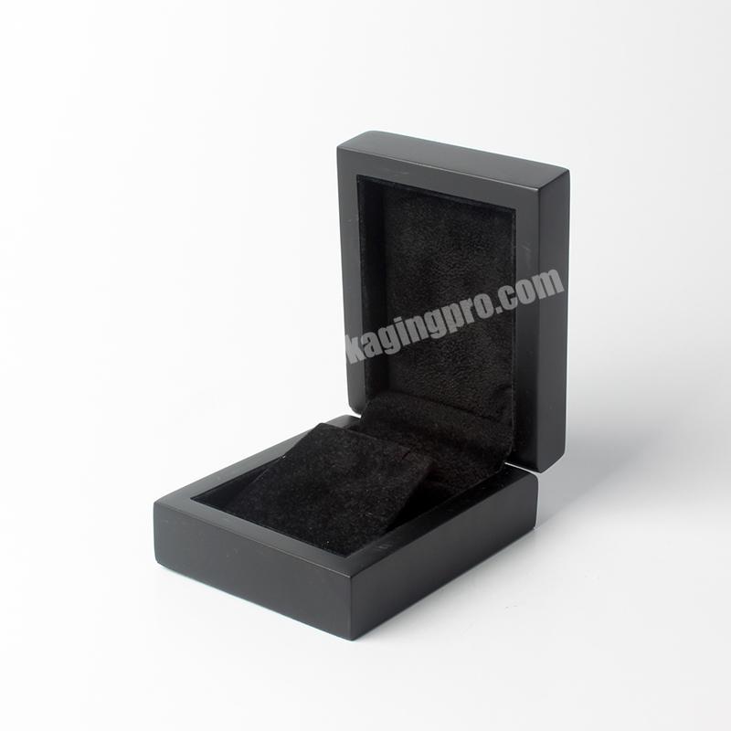 Custom Black Lines Leather Pendant Ornament Jewelry Box