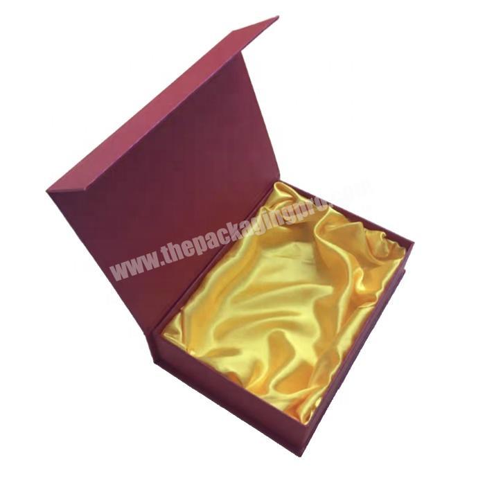 Custom cardboard paper magnetic closure gift box with stain insert