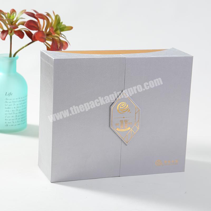 custom design and gold hot stamping logo cosmetic gift packaging box