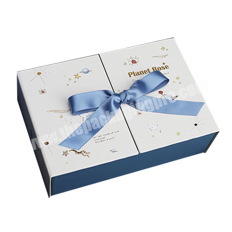 Gift box and ribbin with tag black and white color tone style Stock Photo  by ©ammza12 78903114
