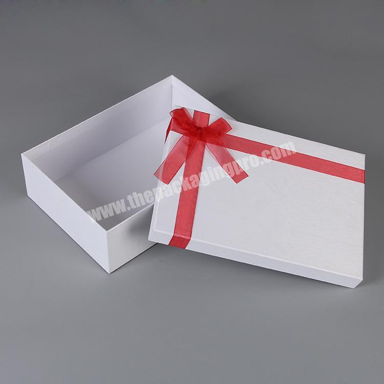 Custom Logo Fancy Cloth White Color Cardboard Gift Packing Box with Lid