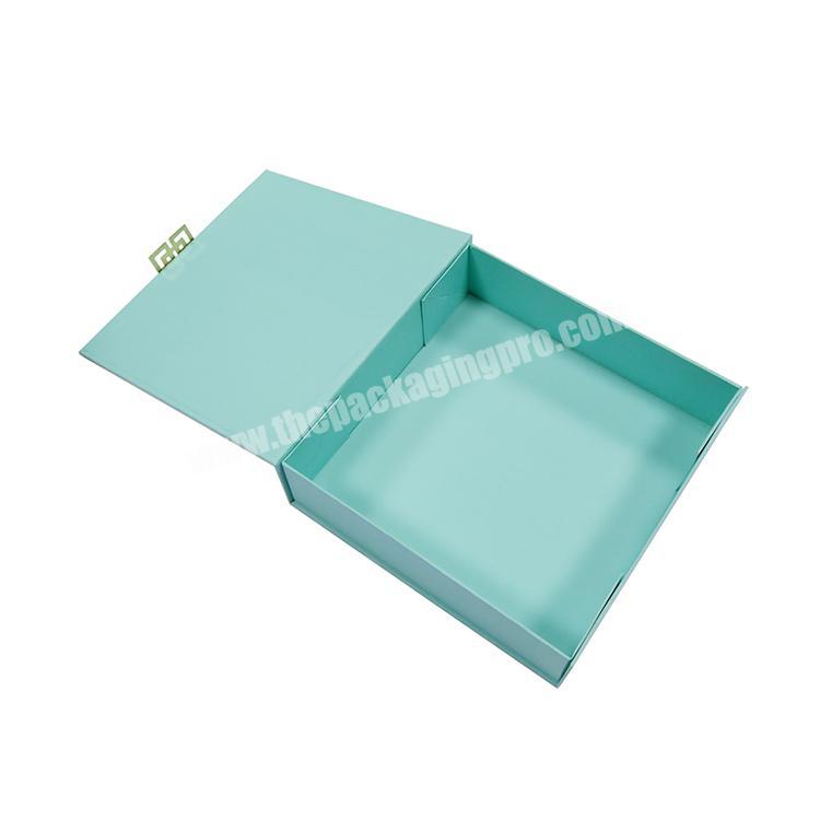Custom logo foldable magnetic gift packaging box for clothes