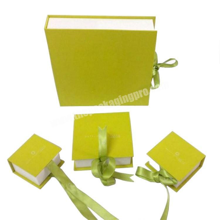 Custom Logo Green Cardboard Jewelry Gift Boxes With Ribbons Luxury Earring Boxes