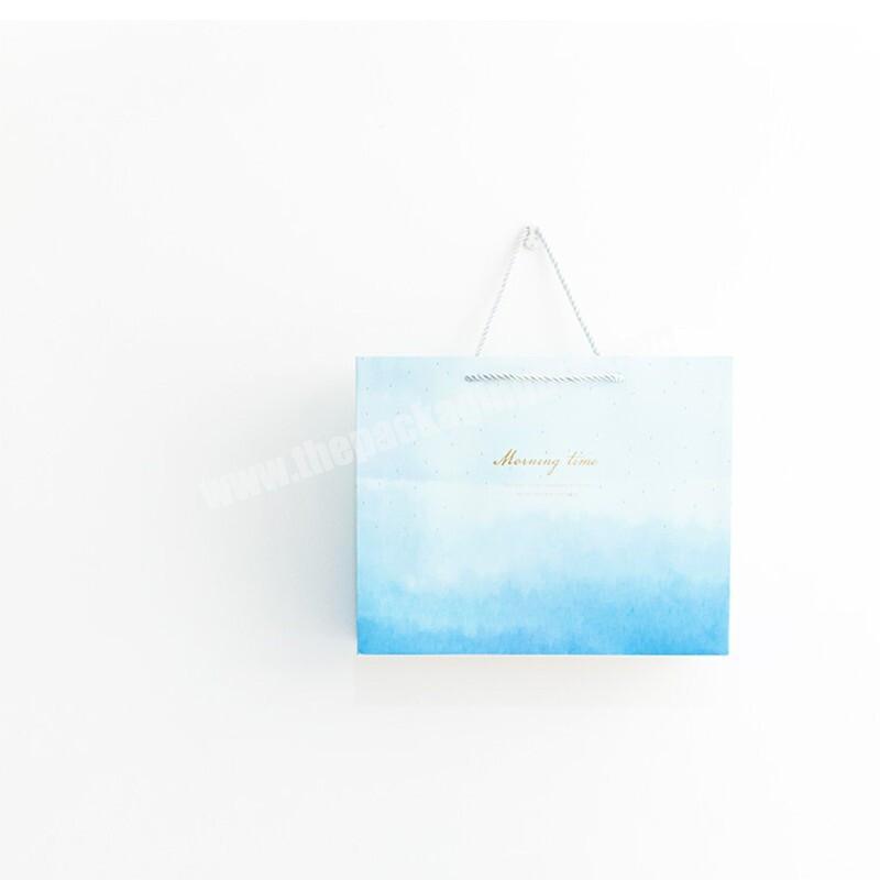 Custom Logo Lovely Graduated Color Portable White Cardboard Gift Packing Bag with Handles