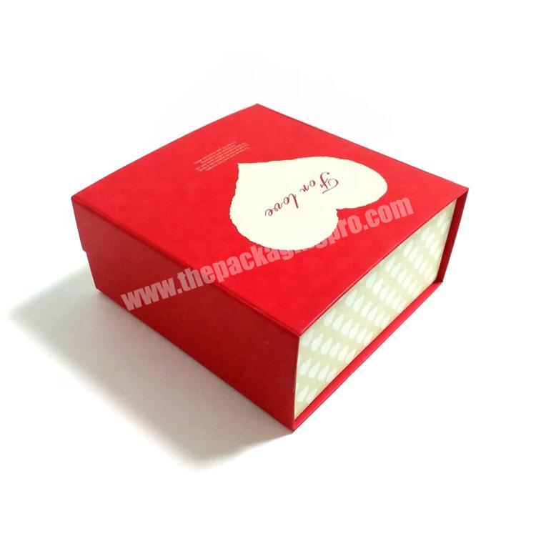Custom Logo Recyclable Cardboard Paper Packaging Magnet Foldable Baby Clothes Gift Box