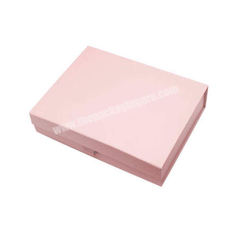 Custom Luxury Flip Top Cardboard Magnetic Closure Cloth Packaging Box