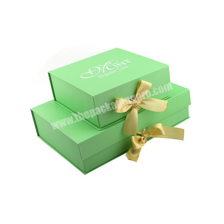 Custom luxury uv coating bridesmaid gift packaging box with ribbon