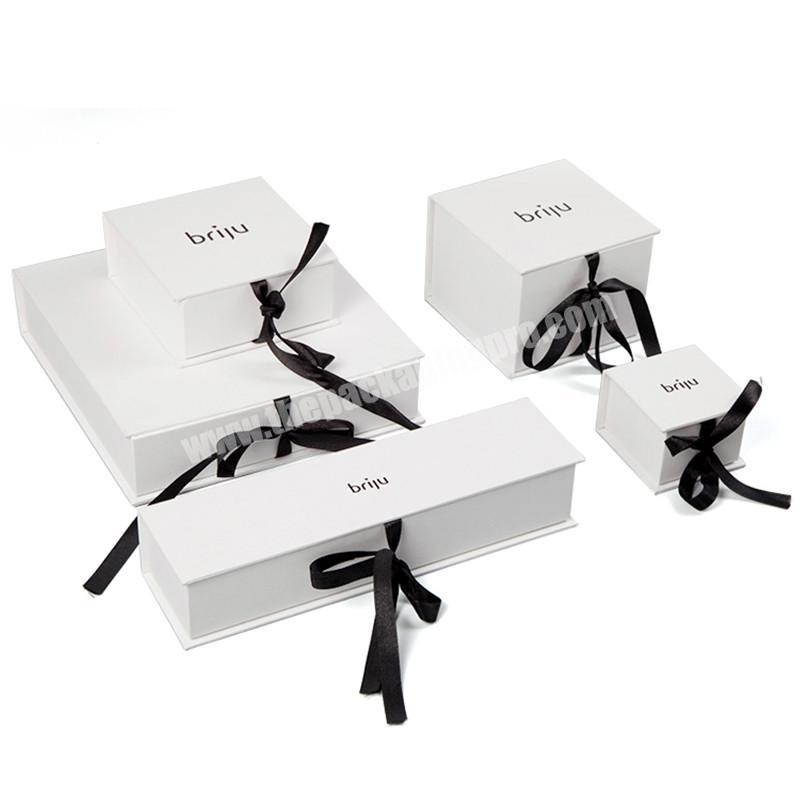 Custom Luxury White Set Packaging Cosmetic  Box with Ribbon