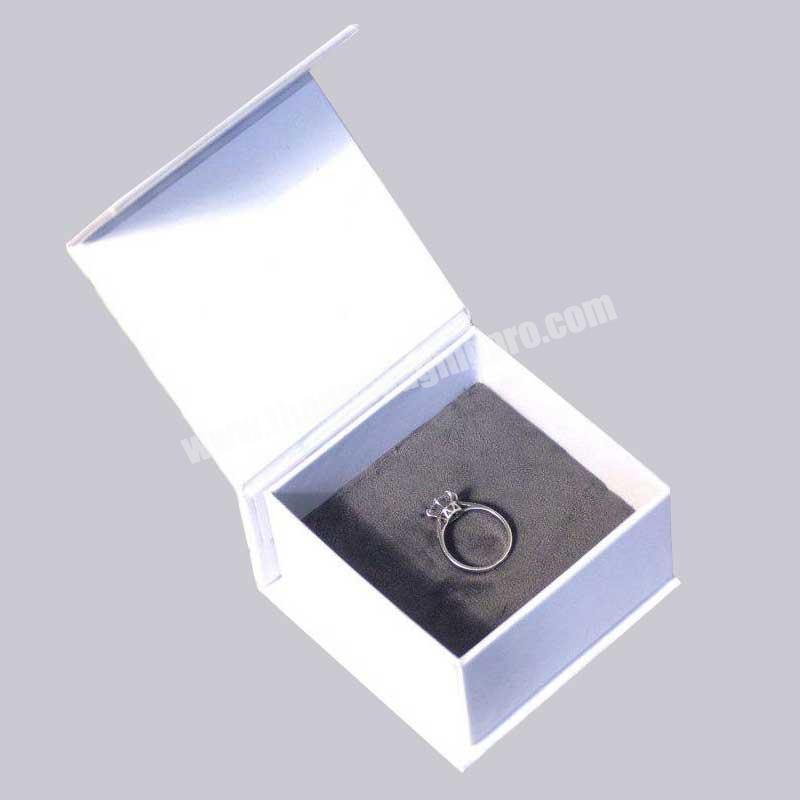 Custom paper cardboard white magnetic jewelry packaging box with logo