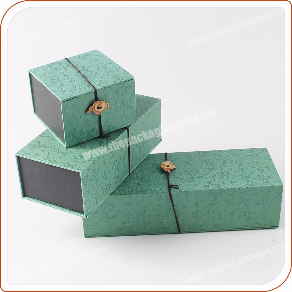 custom size magnetic closure paper gift box packaging