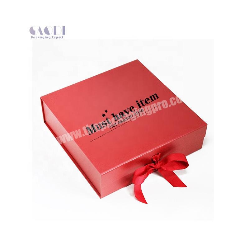 Customized Cardboard Paper Folding Magnetic Closure 2021 New Year Christmas Eve Gift Packaging Box For Retailer