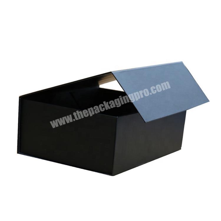 Customized flip top gift boxes with magnetic catch