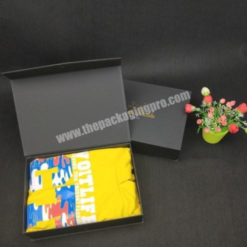 Customized hot stamping black gift box magnetic closure box for T-shirt