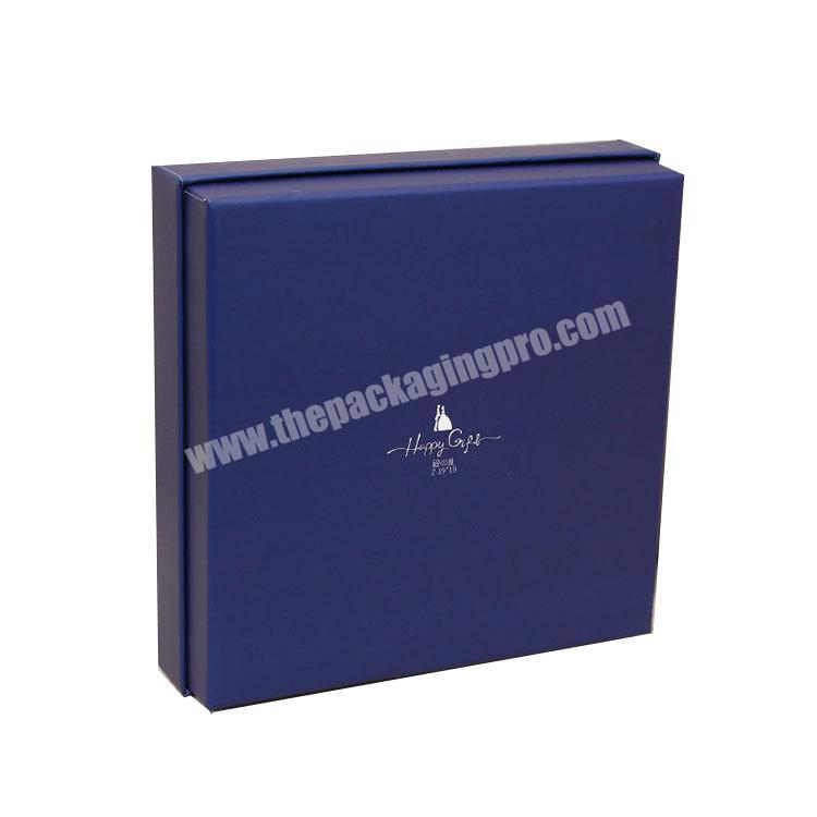 Customized Logo Luxury Elegant Hard Cover Silk Wedding Invitation Box Envelopes With Brooch Wholesale