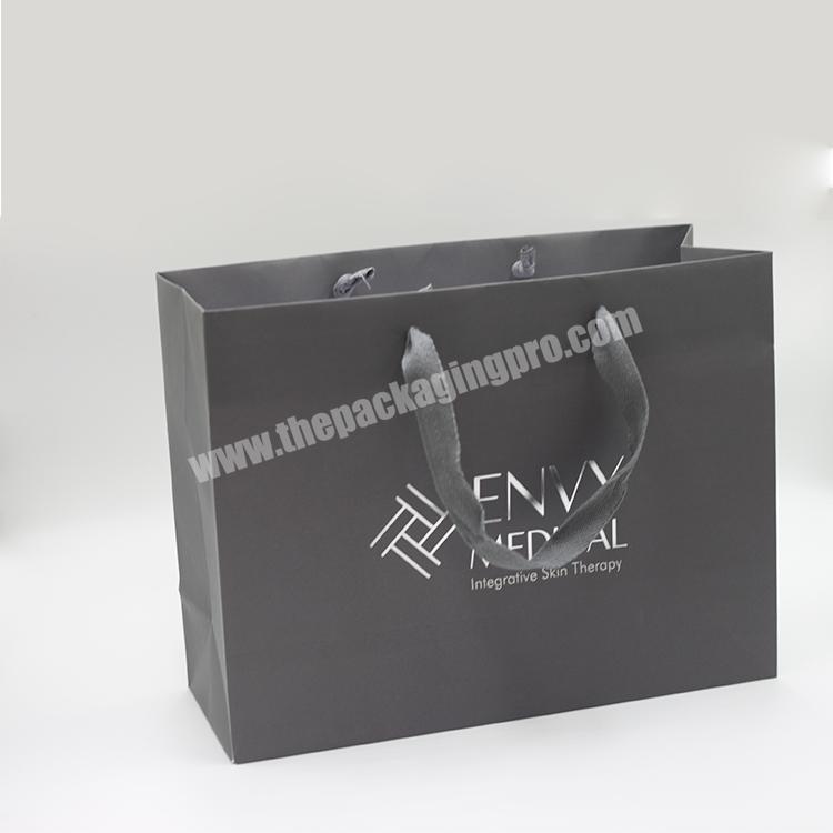 Factory custom logo luxury Advertising gift bag black matte cardboard paper bag for clothing