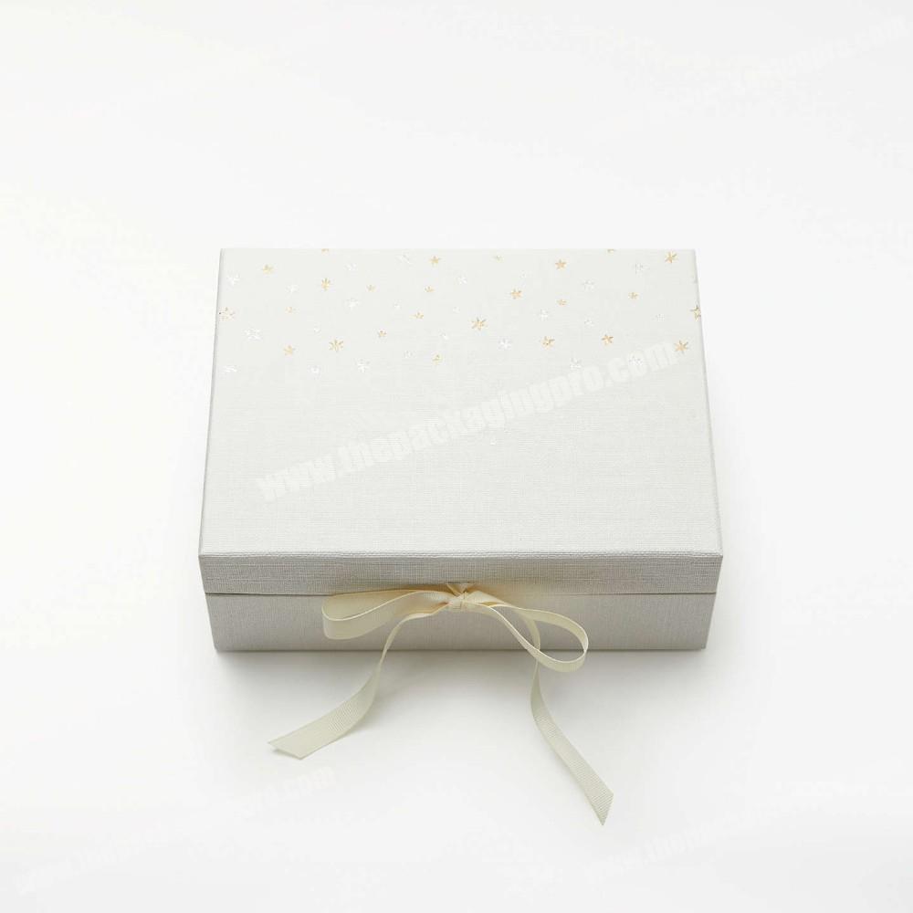 Fancy binding cloth 2018 new product custom baby cloth ribbon gold foil magnetic gift packaging box
