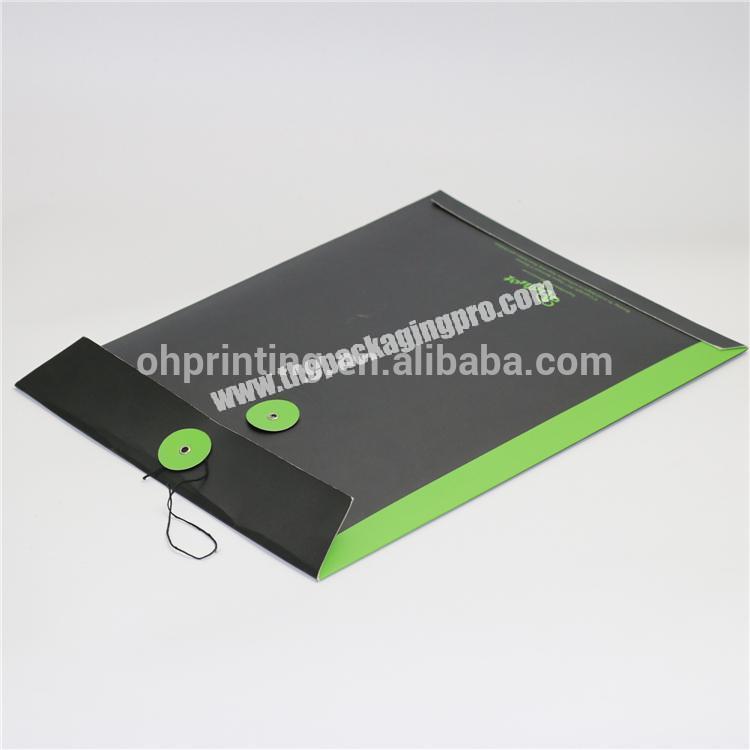 Fashion eco-friendly black envelope paper clothing T-shirt packaging bag with green logo