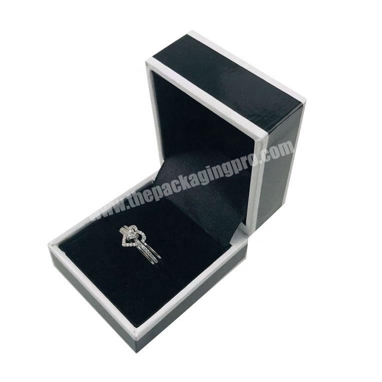 high-end hinged black single ring box with white stripe and velvet pad